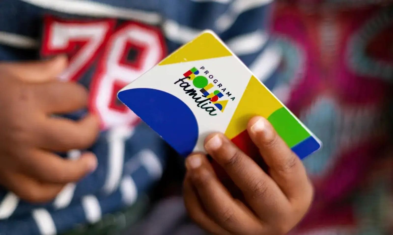 Governo amplia acesso ao Bolsa Família para famílias em situação de rua e risco alimentar