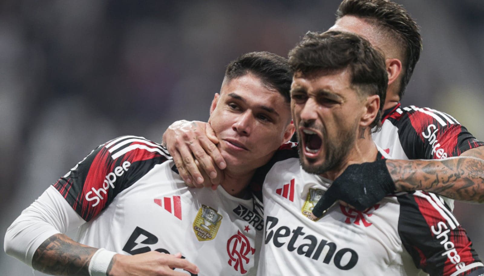 Flamengo, vira contra o Corinthians e dispara na liderança