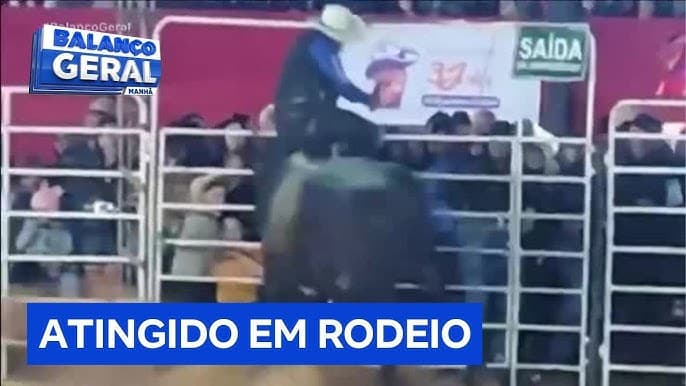 Locutor leva chifrada de touro durante rodeio no interior de São Paulo