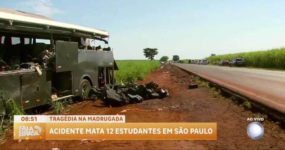 Acidente grave entre caminhão e ônibus deixa 12 mortos em São Paulo