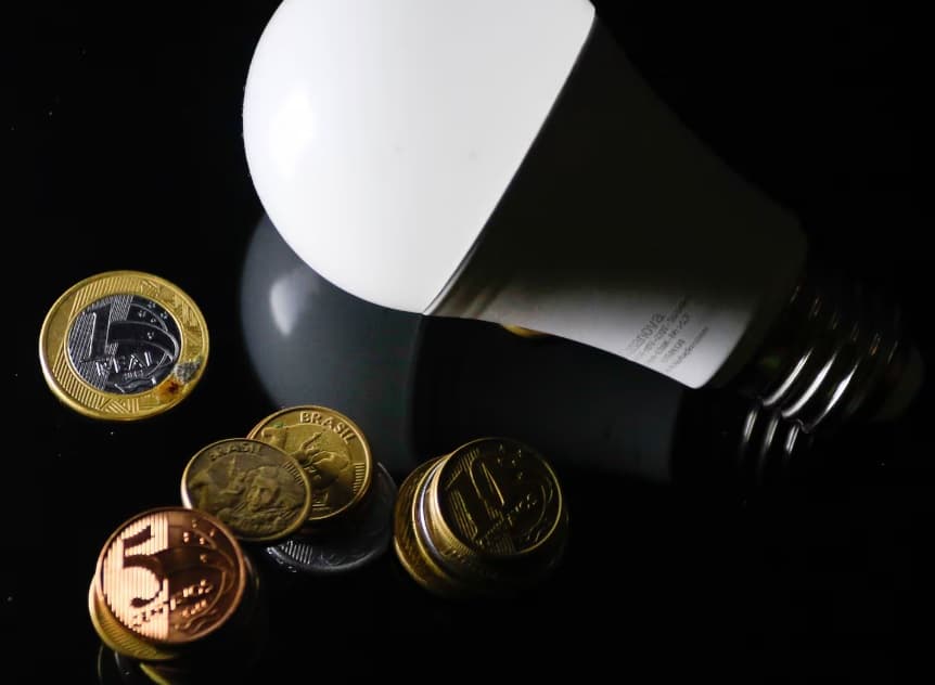 Conta de luz terá alívio em dezembro com bandeira amarela, após 6 meses de vermelha