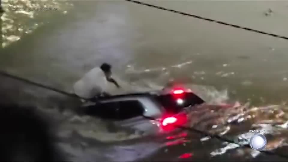 Homem vive momentos de terror após ser arrastado para dentro de uma galeria subterrânea na BA
