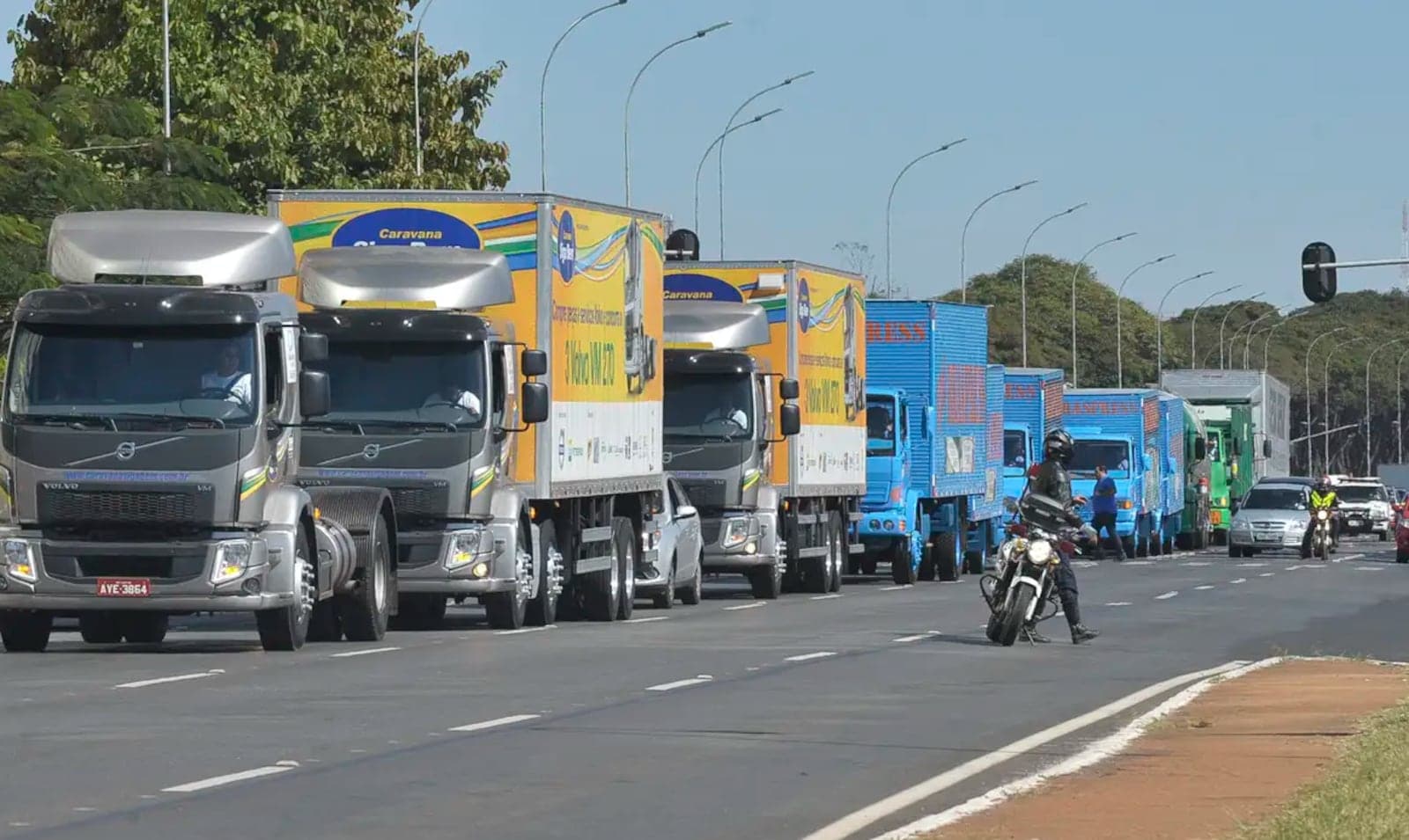 Caminhoneiros preparam greve para os 'próximos dias' em meio à alta do diesel