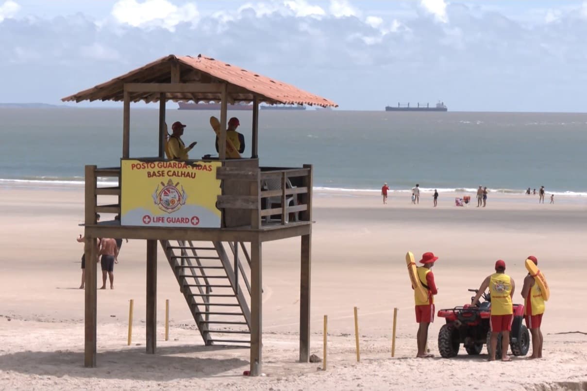 Praias de São Luís registram movimento intenso no feriado de 1º de maio