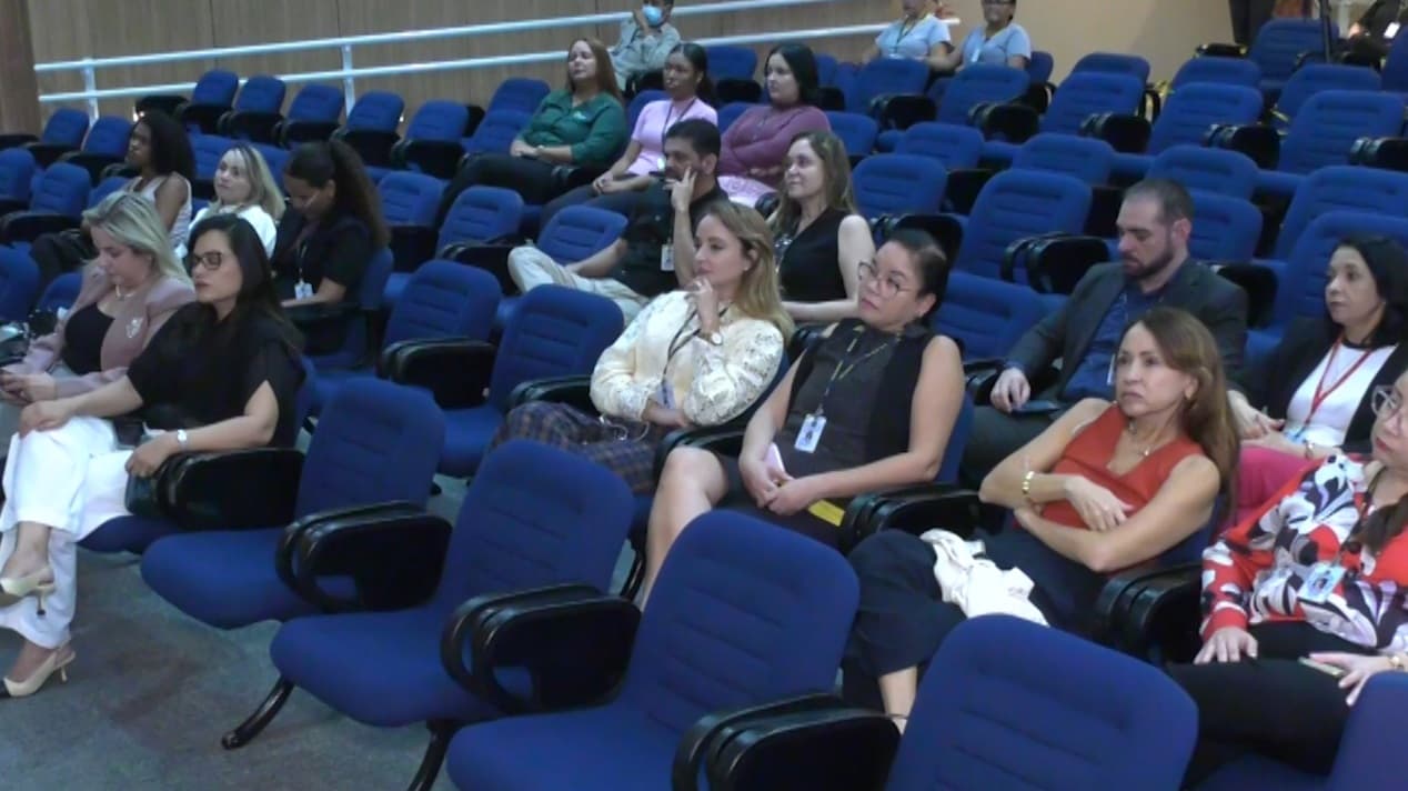 Abril verde: campanha faz debate sobre saúde mental no ambiente do trabalho