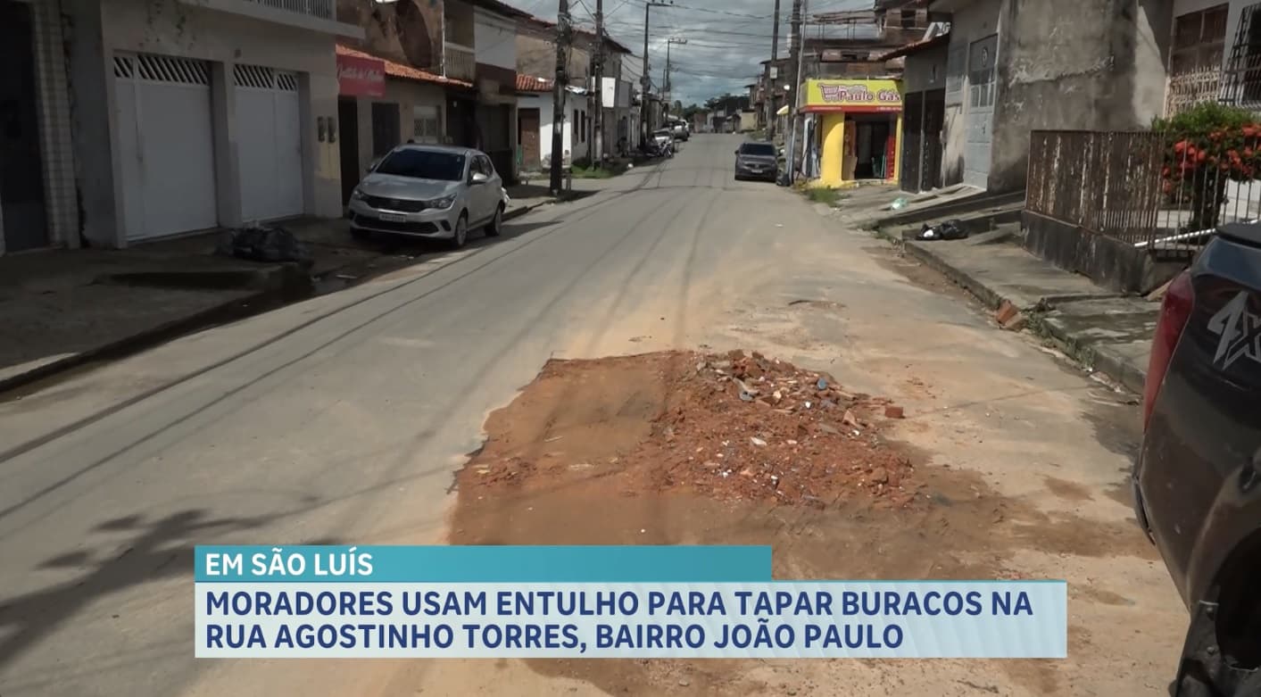 Crateras em rua do bairro João Paulo geram reclamações sobre falta de infraestrutura em São Luís