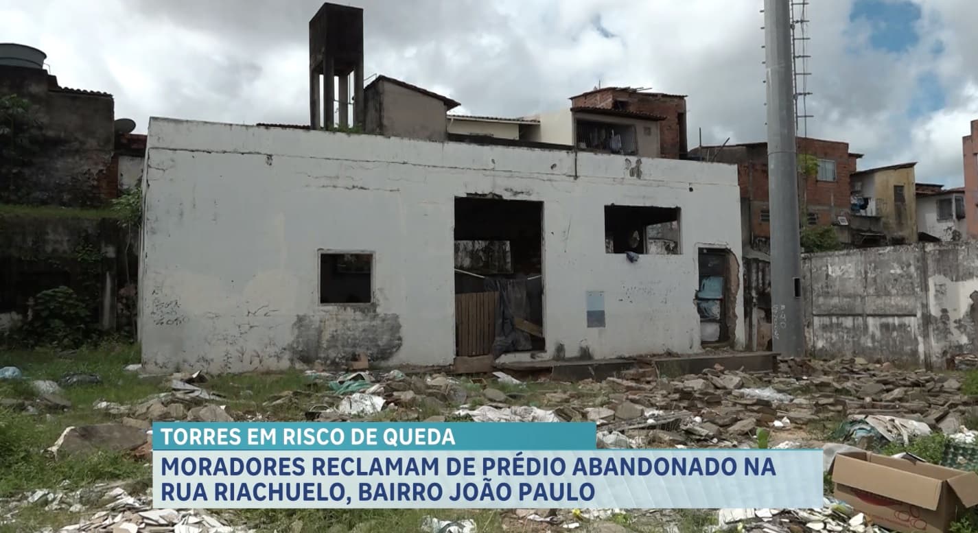 Torre abandonada preocupa moradores no João Paulo
