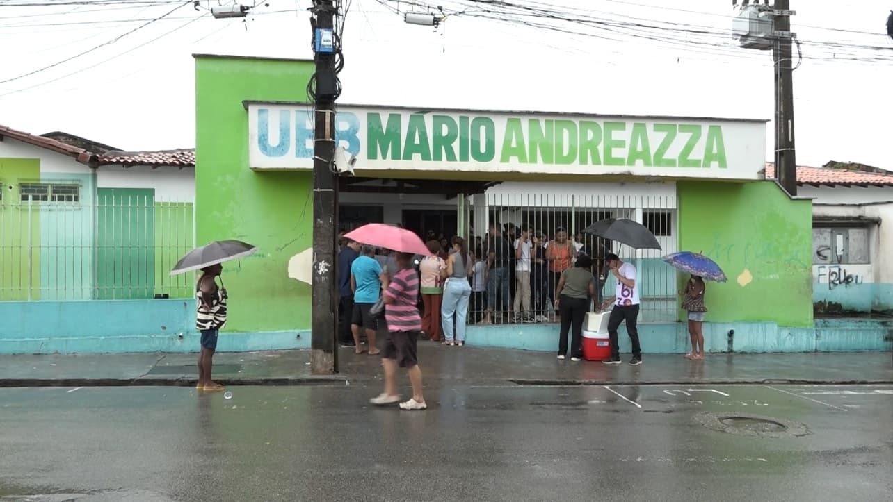 Manifestação denuncia problemas em escola da Liberdade