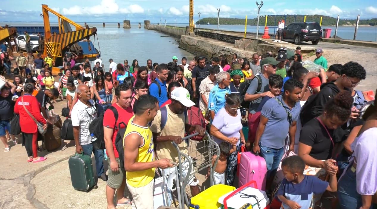 Terminal da Ponta da Espera tem movimentação intensa de passageiros retornando à capital