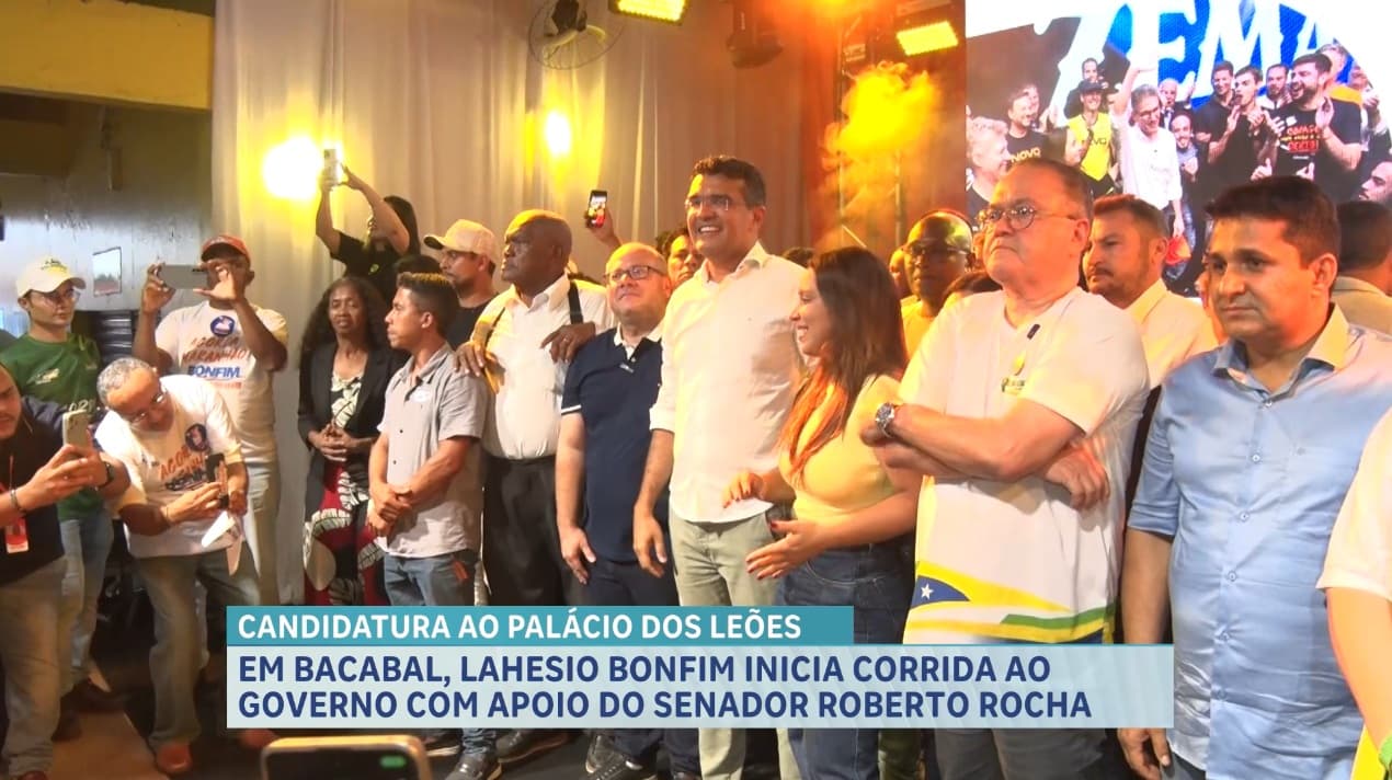 Lahesio Bonfim lança candidatura em Bacabal ao lado de apoiadores, como o senador Roberto Rocha