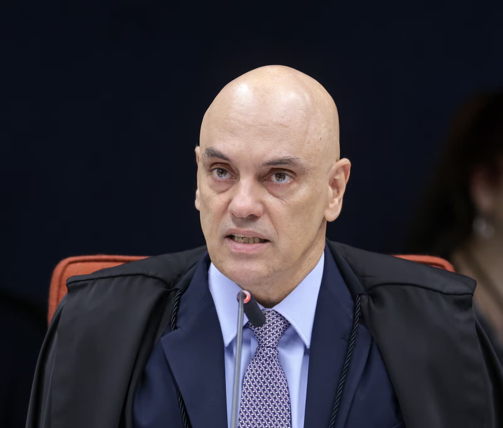 Moraes nega recurso de defesa de Bolsonaro e mantém regime fechado