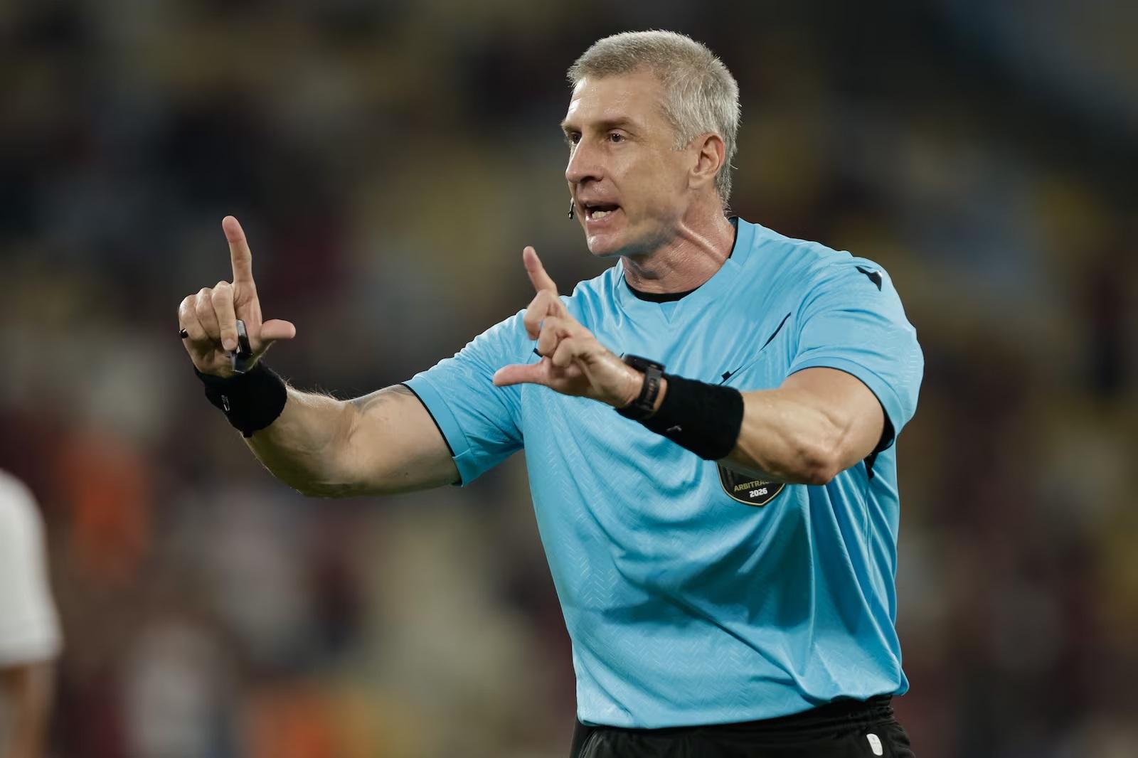Vitória entrará com ação na CBF contra arbitragem de derrota para o Flamengo
