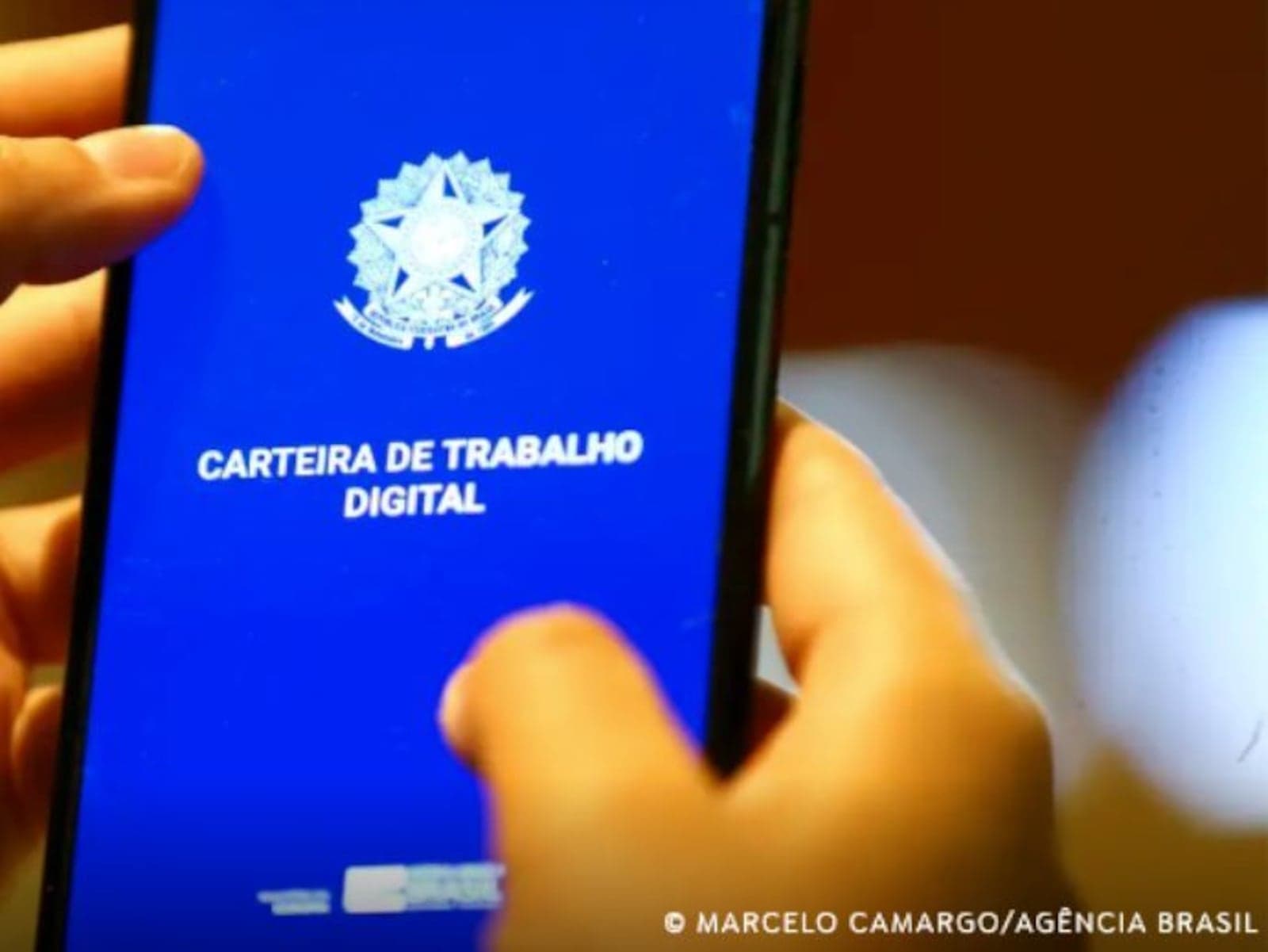Desemprego no Brasil cai para 5,1% e atinge menor taxa da série histórica em dezembro