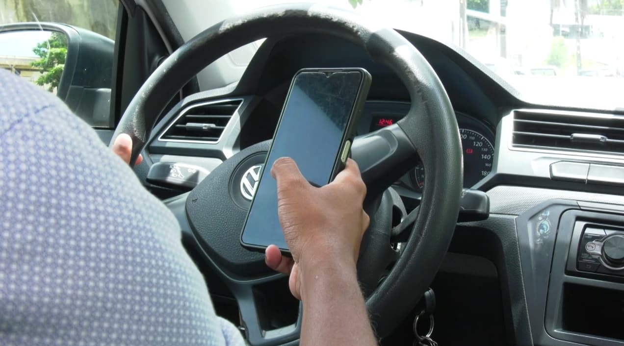 Infração por uso de celular ao volante continua em alta no MA; quase 36 mil registros desde 2023