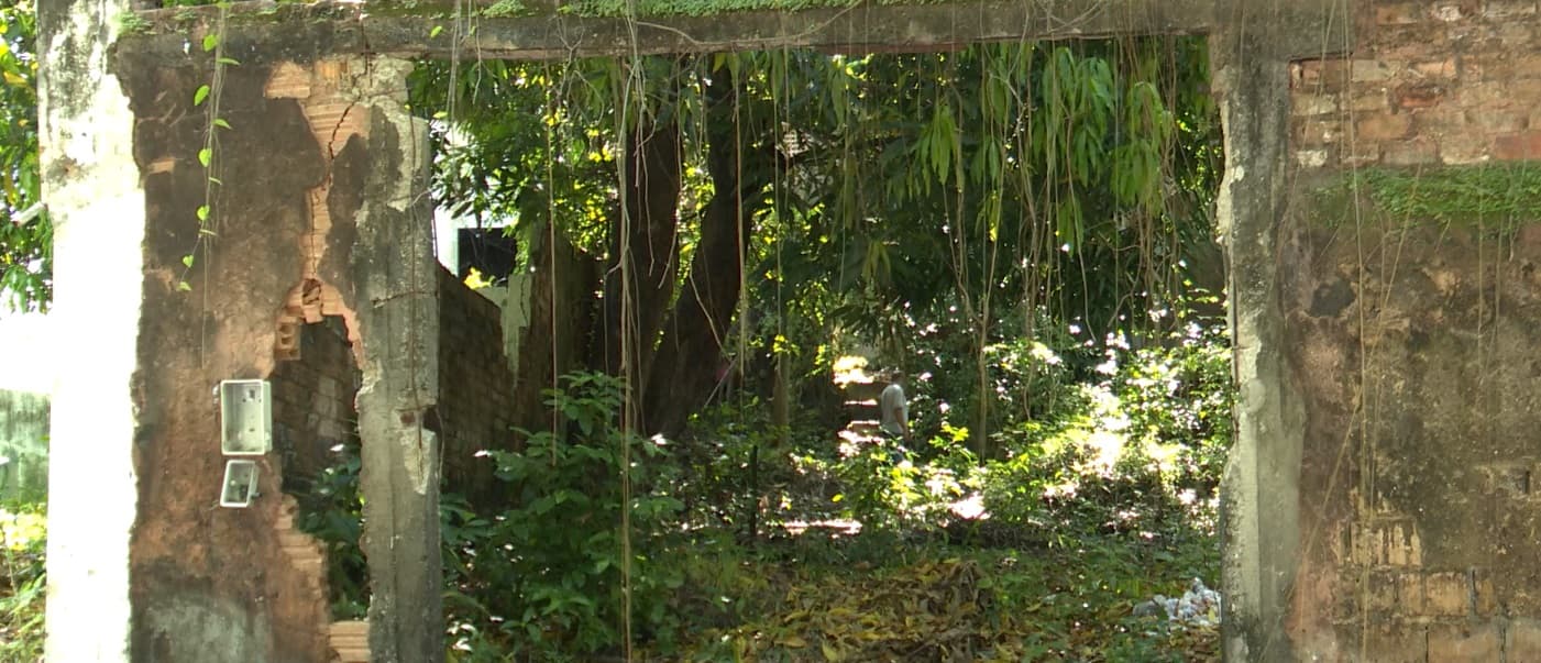 Moradores denunciam insegurança em imóveis abandonados no entorno do Parque do Bom Menino, em São Luís