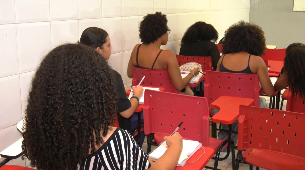 Estudantes aproveitam férias para reforçar preparação para provas
