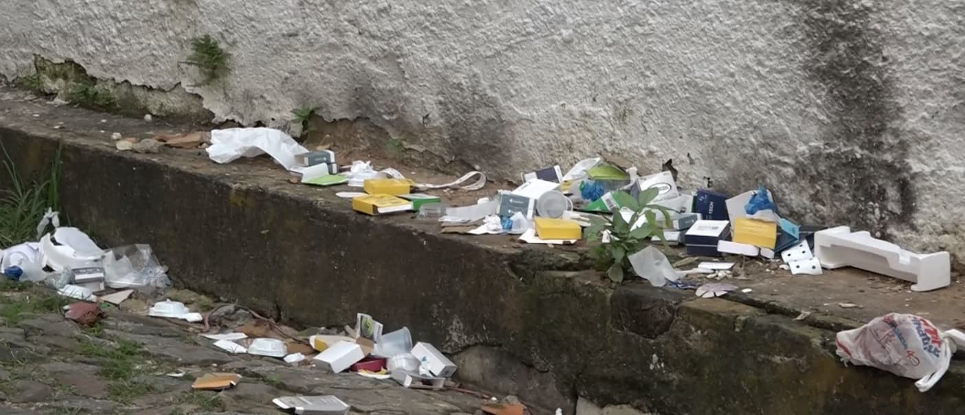 Comerciantes denunciam descarte irregular de lixo na Rua dos Craveiros, em São Luís