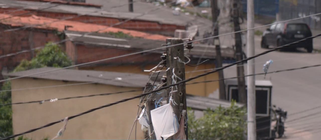 Equatorial alerta para riscos de pipas na rede elétrica