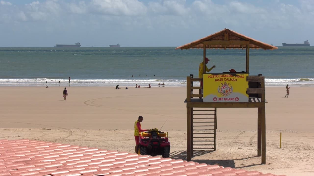 Bombeiros reforçam operação Praia Segura durante as férias escolares