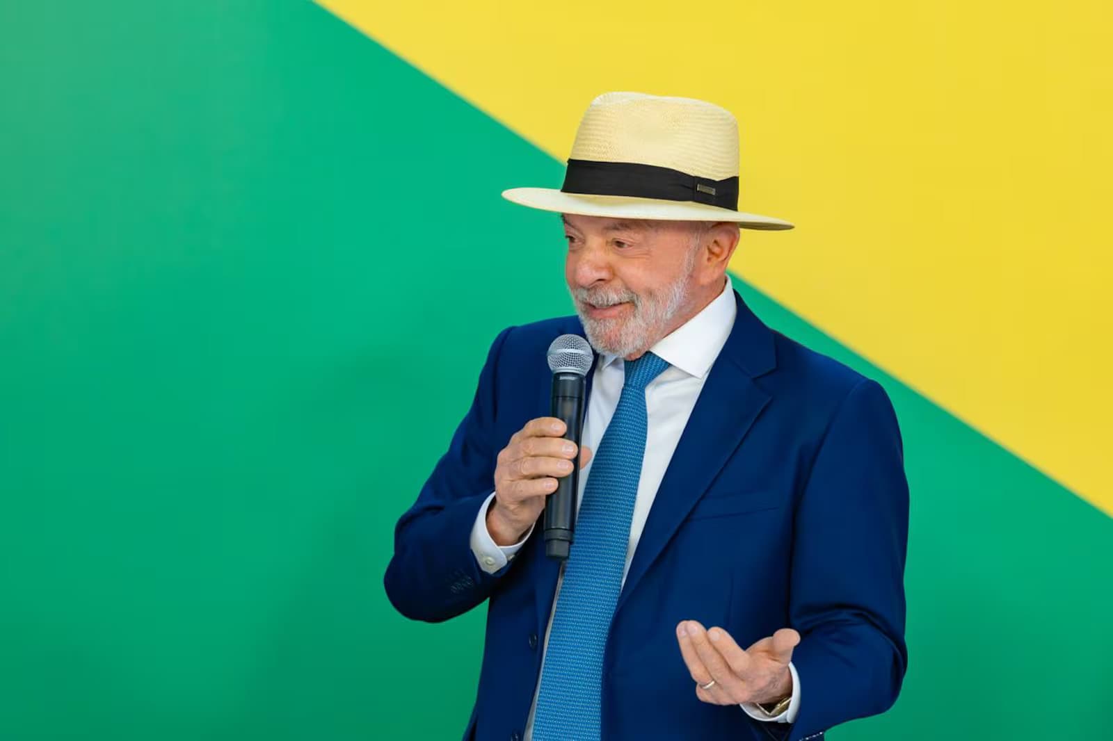 ‘Não se metam’, diz Lula sobre interferência dos EUA nas eleições brasileiras