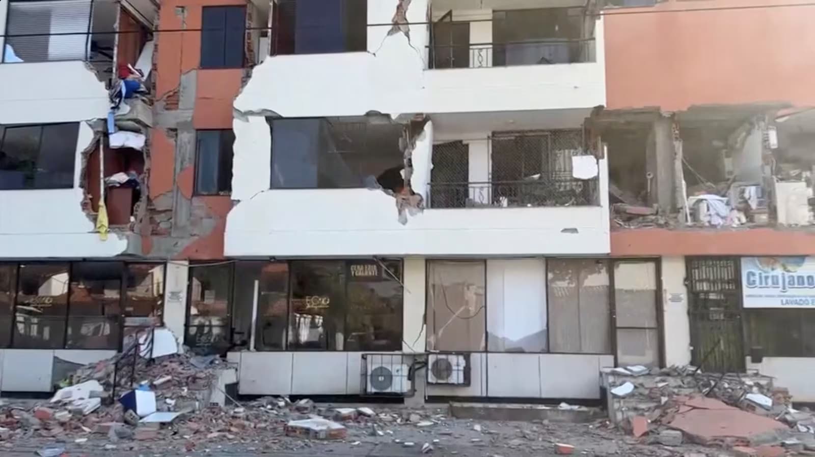 Terremoto de magnitude 7,4 atinge a Colômbia, deixa mais de 20 mortos e causa desabamentos