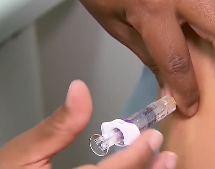 Especialista tira dúvidas sobre campanha de multivacinação no país