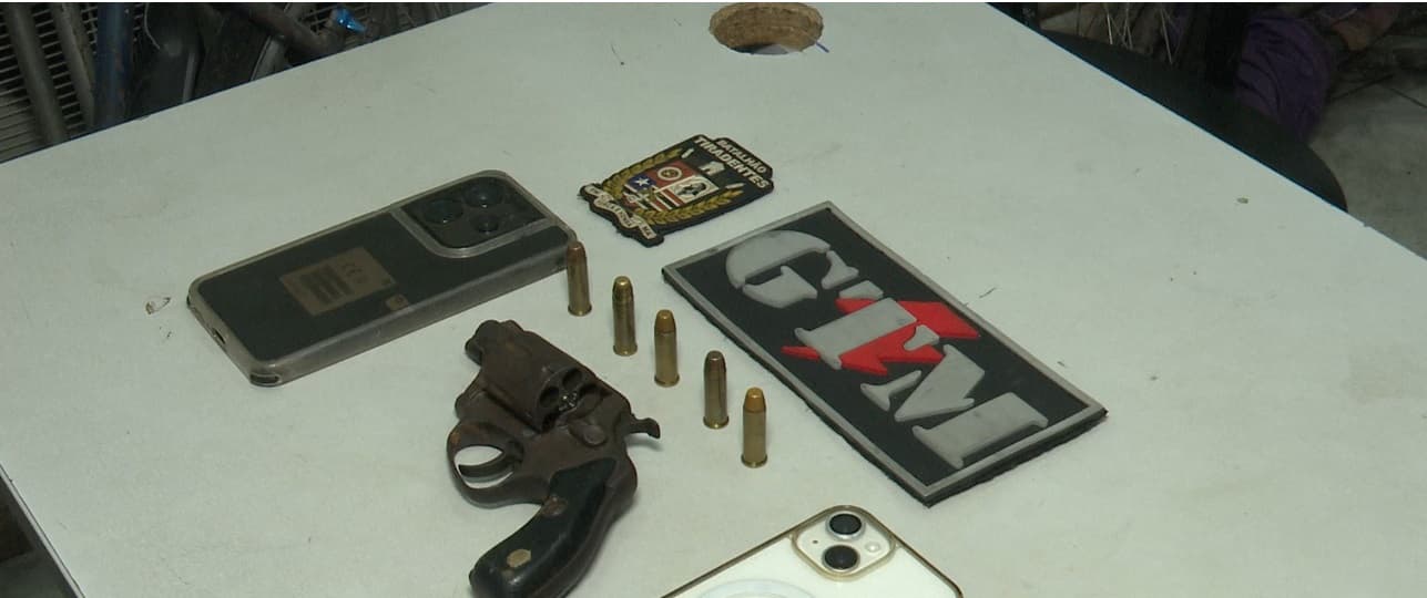Suspeito é conduzido com arma de fogo e celulares roubados e furtados na Liberdade