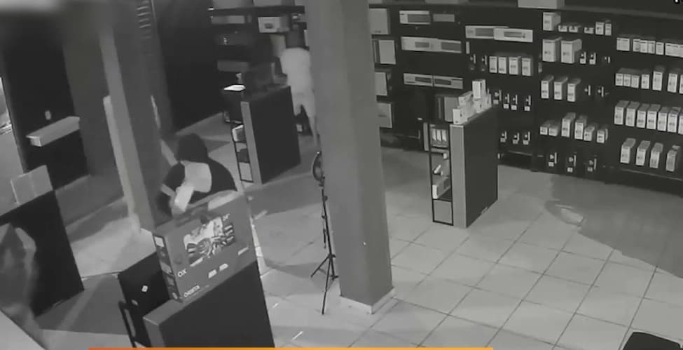 Grupo criminoso invade e furta loja de informática em Urbano Santos