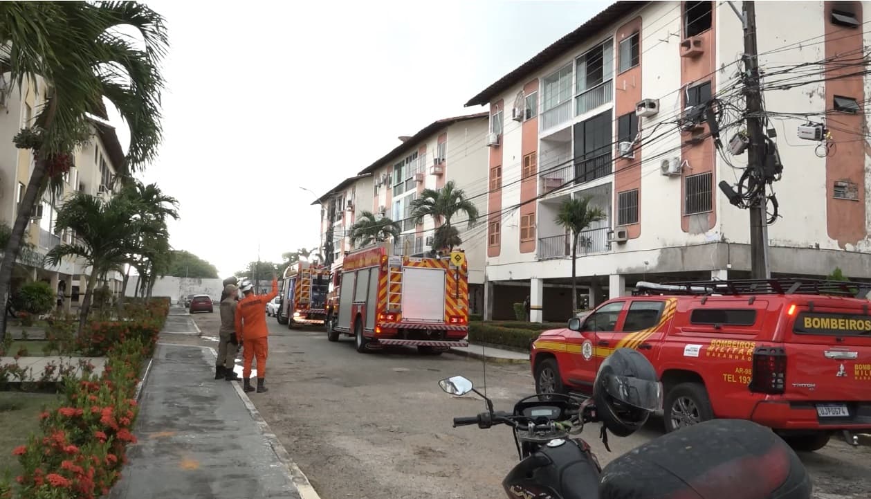 Incêndio atinge apartamento no último andar de condomínio na Cohama