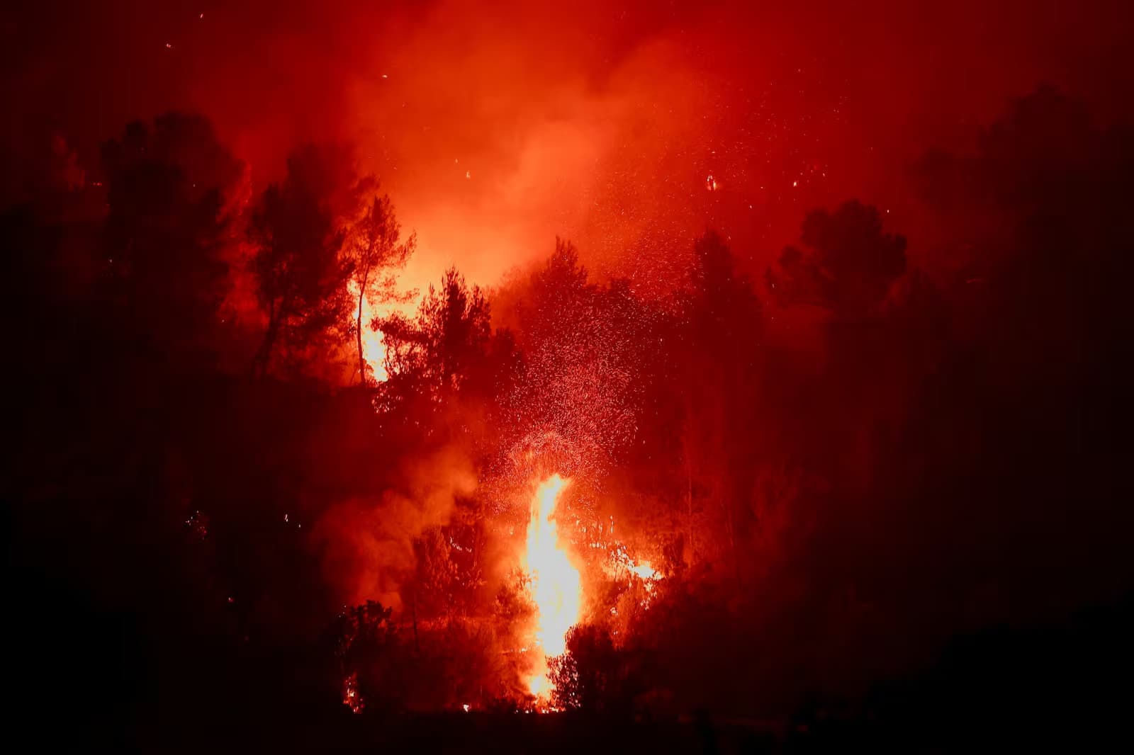 Europa renova recorde de calor diante de mudanças climáticas e sofre com ‘epidemia de incêndios’