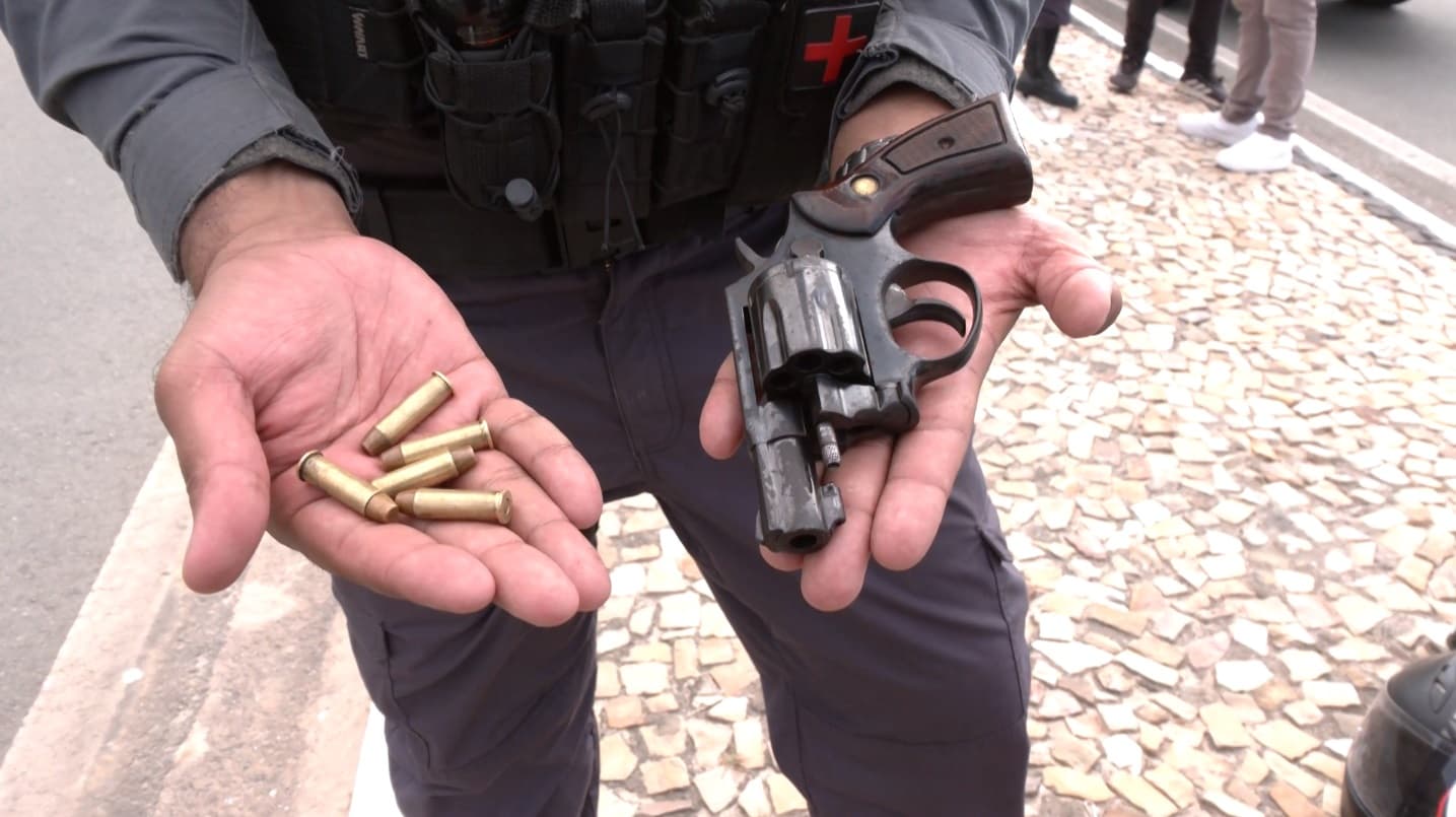 Trio é preso em flagrante ao tentar roubar turistas na Avenida Litorânea