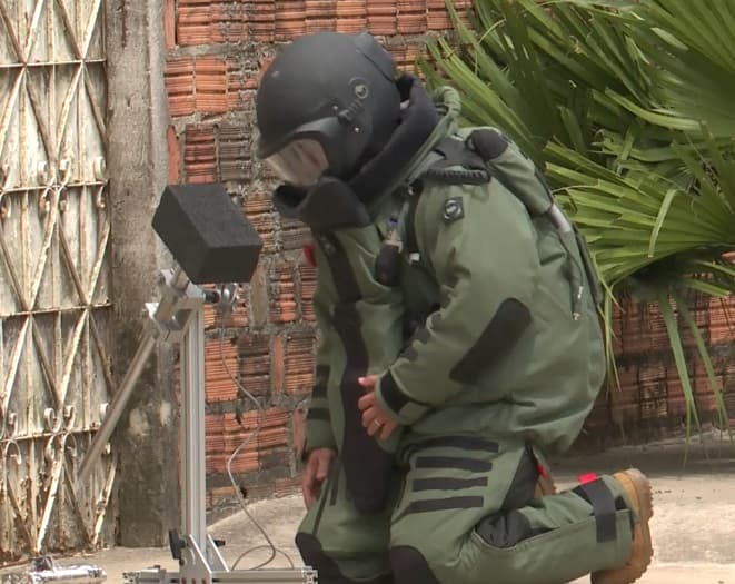 BOPE desmonta possível artefato explosivo em Paço do Lumiar