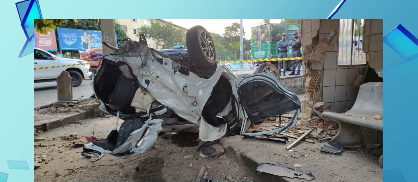 Carro capota com seis jovens no bairro Angelim; duas vítimas estão em estado grave