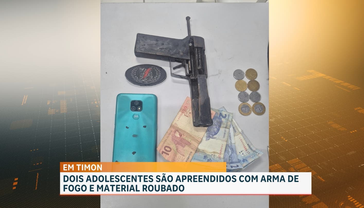 Dois adolescentes são apreendidos com arma de fogo e material roubado