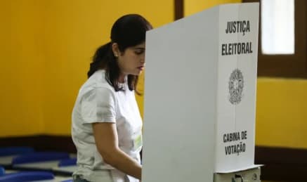 A um mês da eleição, 42% demonstram pouco ou nenhum interesse, indica pesquisa