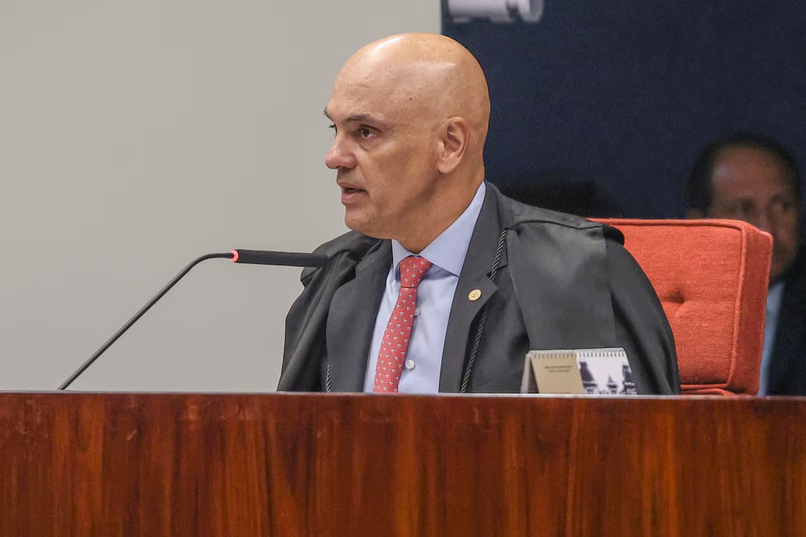 Moraes mudou contrato de R$ 130 milhões entre Vorcaro e escritório da mulher