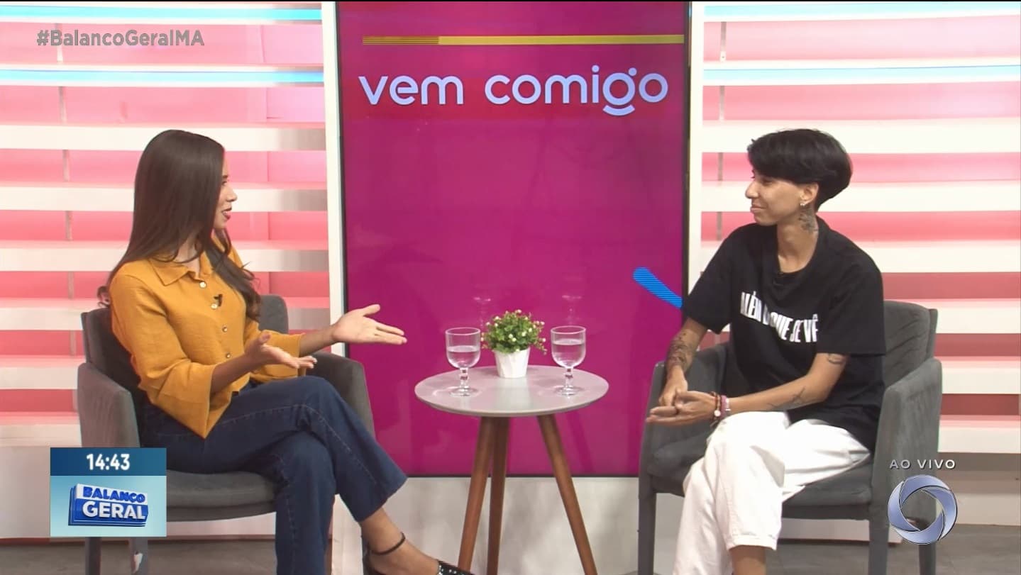 Vem Comigo: diretora apresenta o webdocumentário “Além do Que Se Vê: Narrativas (In)visíveis”