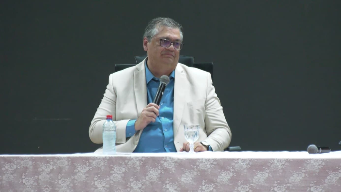 Flávio Dino participa de aula especial na UFMA