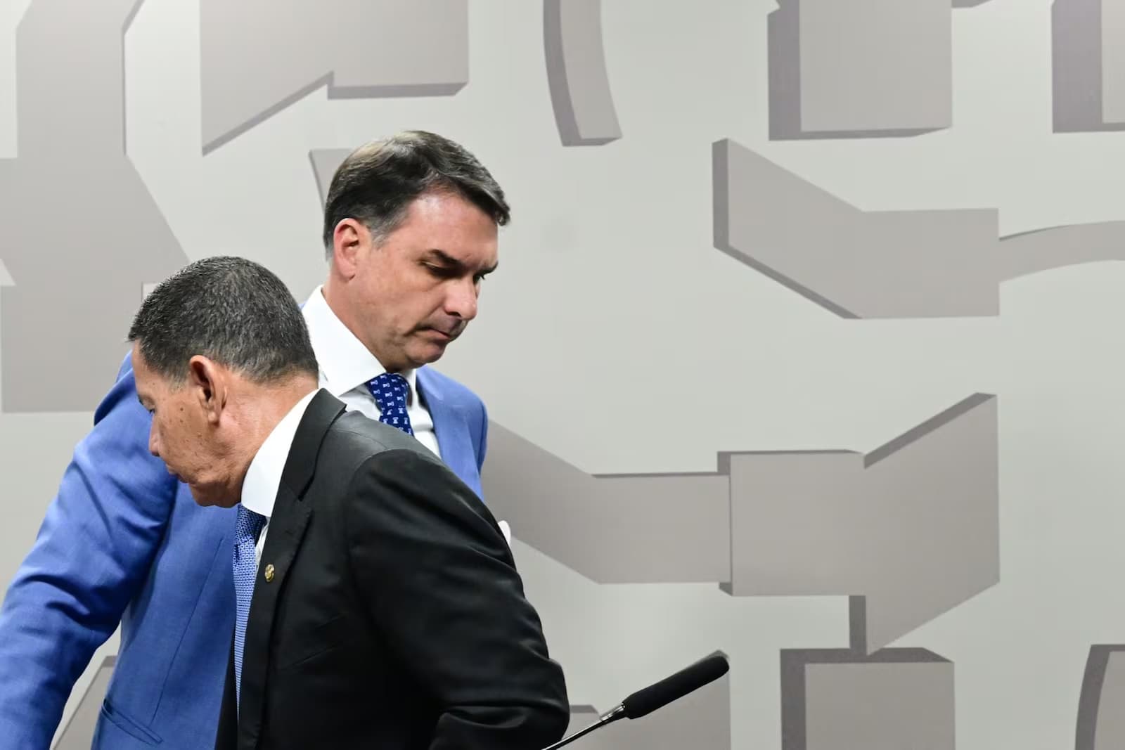 Flávio Bolsonaro evita responder sobre repasse de Vorcaro para ‘Dark Horse’: ‘Pergunte para a produtora’