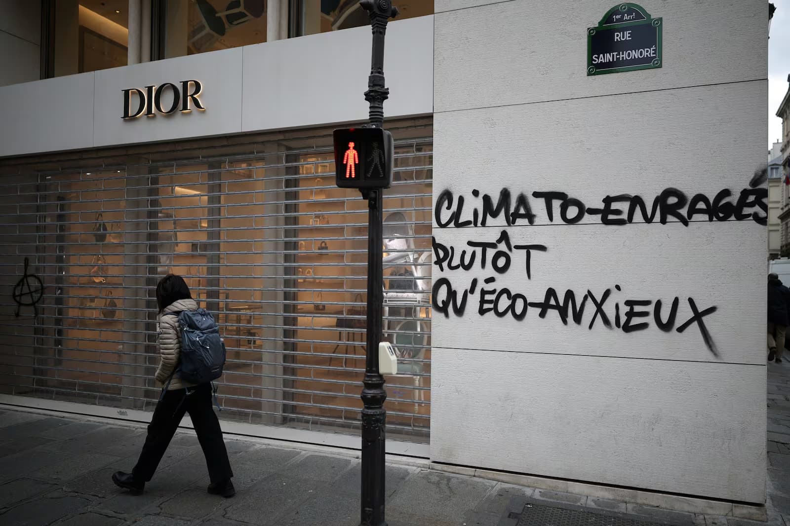 Por que lojas de luxo viraram alvo do quebra-quebra na França em meio a protestos