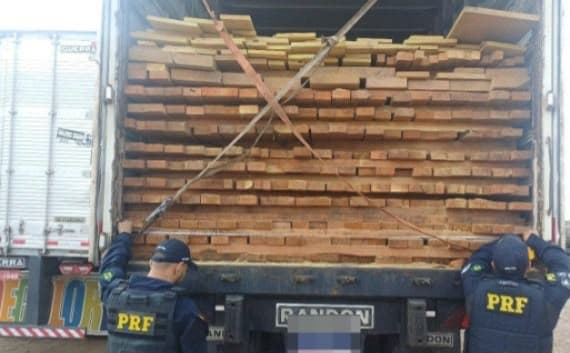 PRF apreende mais de 100 m³ de madeira transportada com documentação irregular na BR-010, no Maranhão