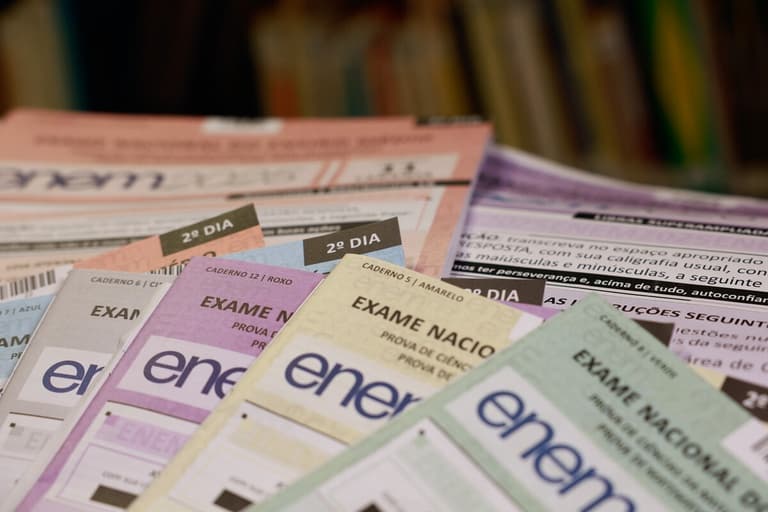 Enem 2026: Prazo para a escolha da língua estrangeira vai até 18 de outubro