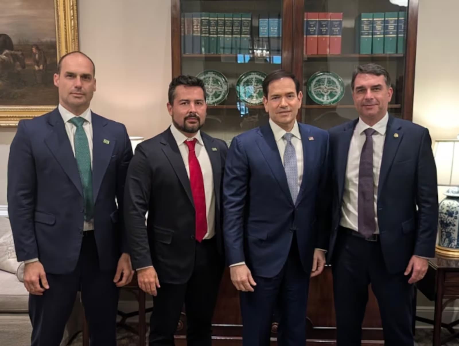 Aliado da família Bolsonaro anuncia coletiva em Miami e diz que Flávio está ‘em segurança’