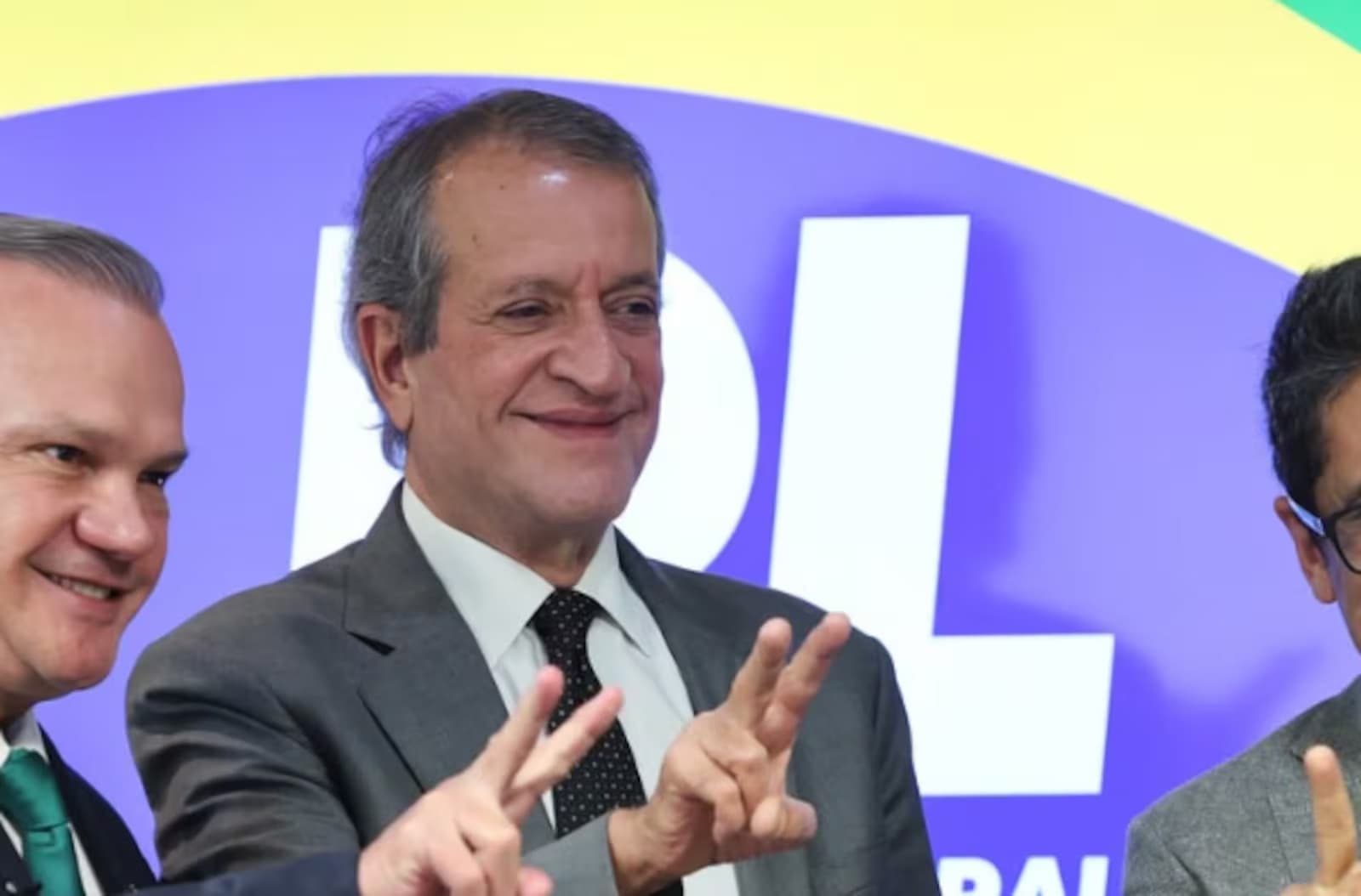 Valdemar Costa Neto diz não ter gostado de carta divulgada por Flávio Bolsonaro