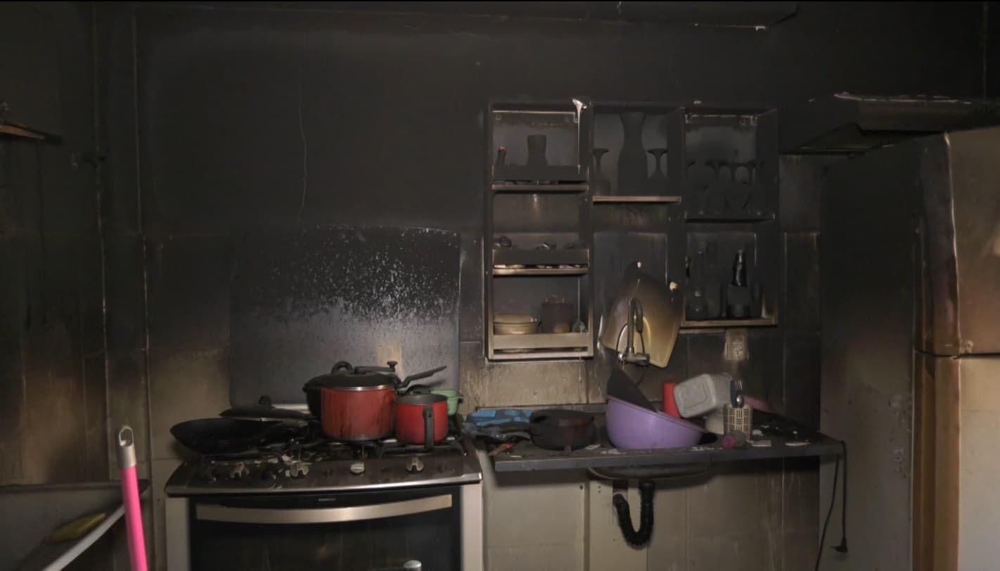 Família busca ajuda após apartamento ser destruído por incêndio em São Luís