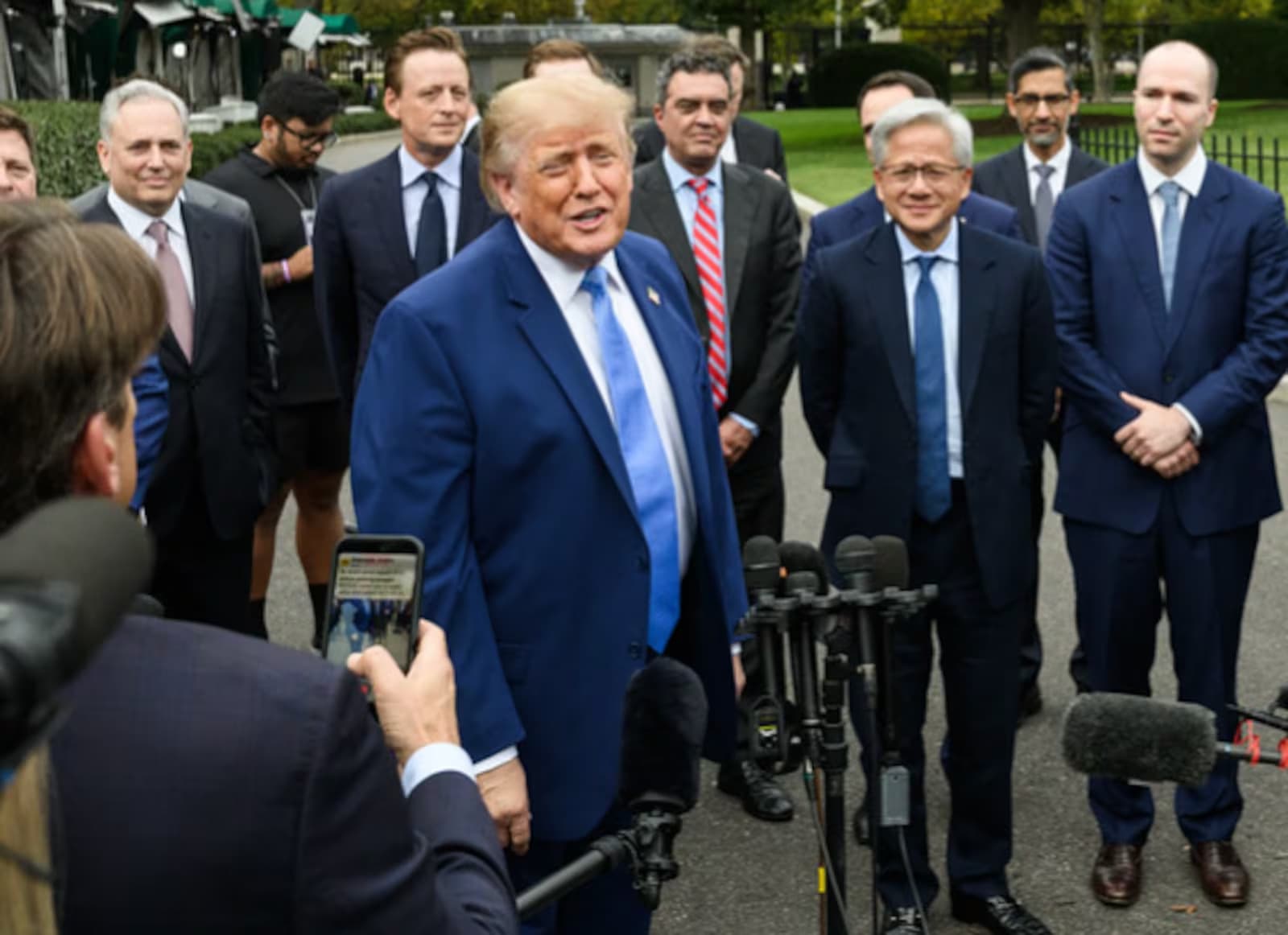 Trump diz que está acompanhando ‘muito de perto’ as eleições brasileiras
