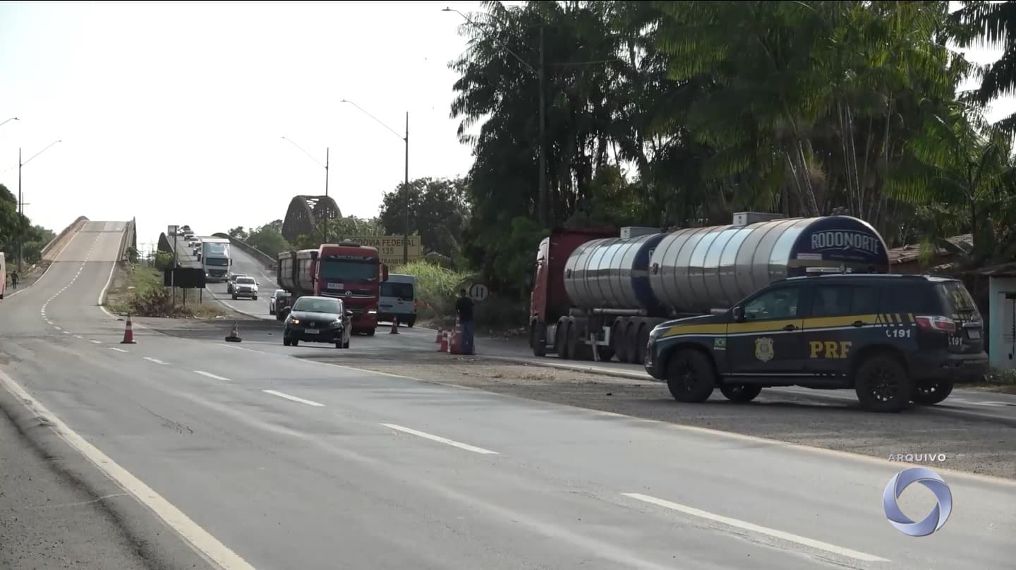 Estreito dos Mosquitos: implosão de ponte na BR-135 provoca interdição total do tráfego no domingo (1º)