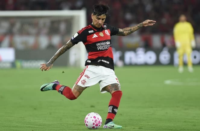 Erick Pulgar é absolvido por unanimidade após lance polêmico no Fla-Flu