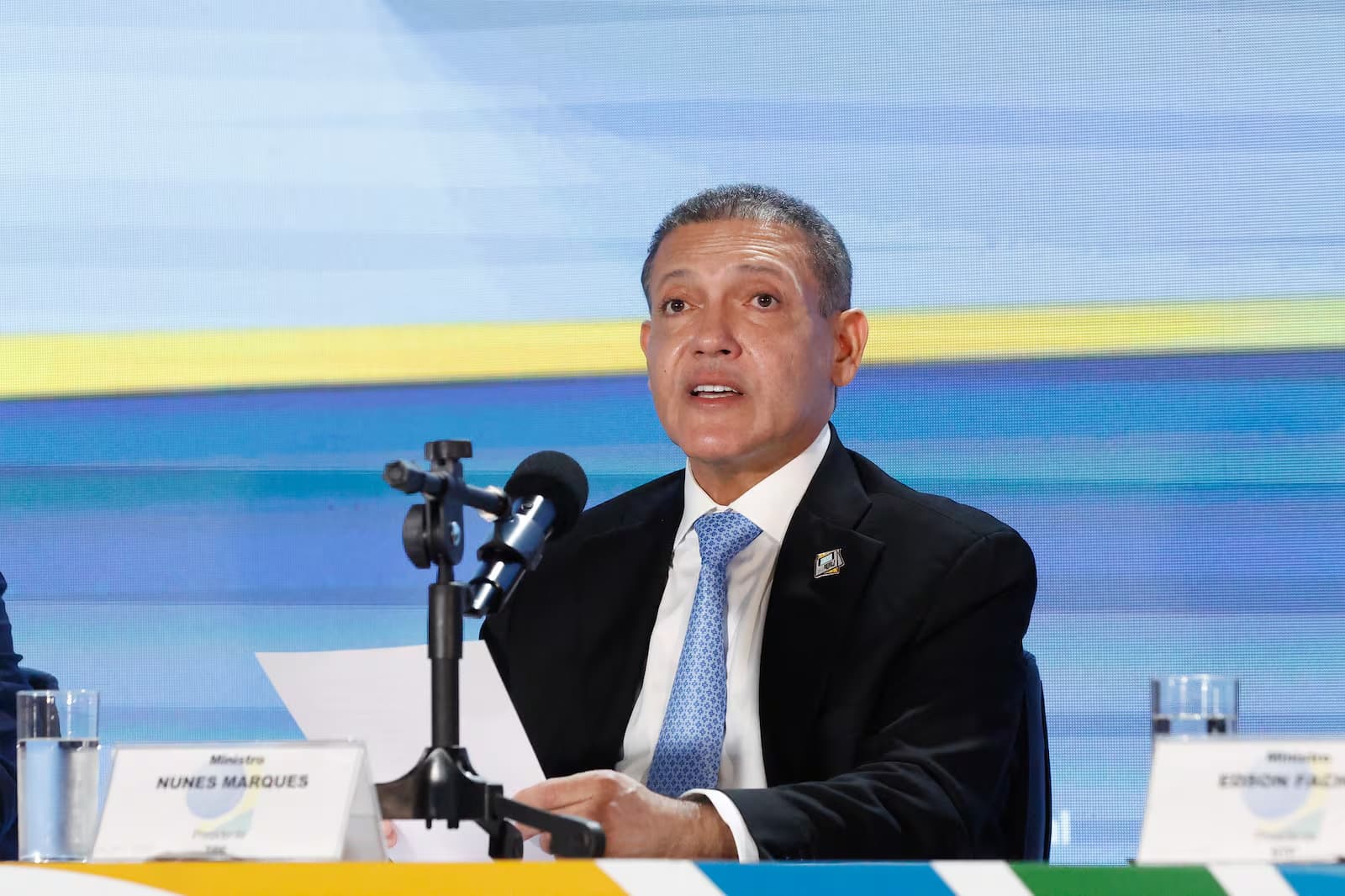 TSE nega acusação de Flávio Bolsonaro sobre expulsão de fiscais de sala-cofre